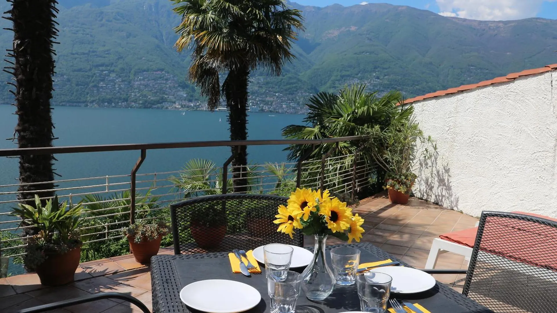 Apartment Ferienwohnung Casa Roccia Pino Lago Maggiore