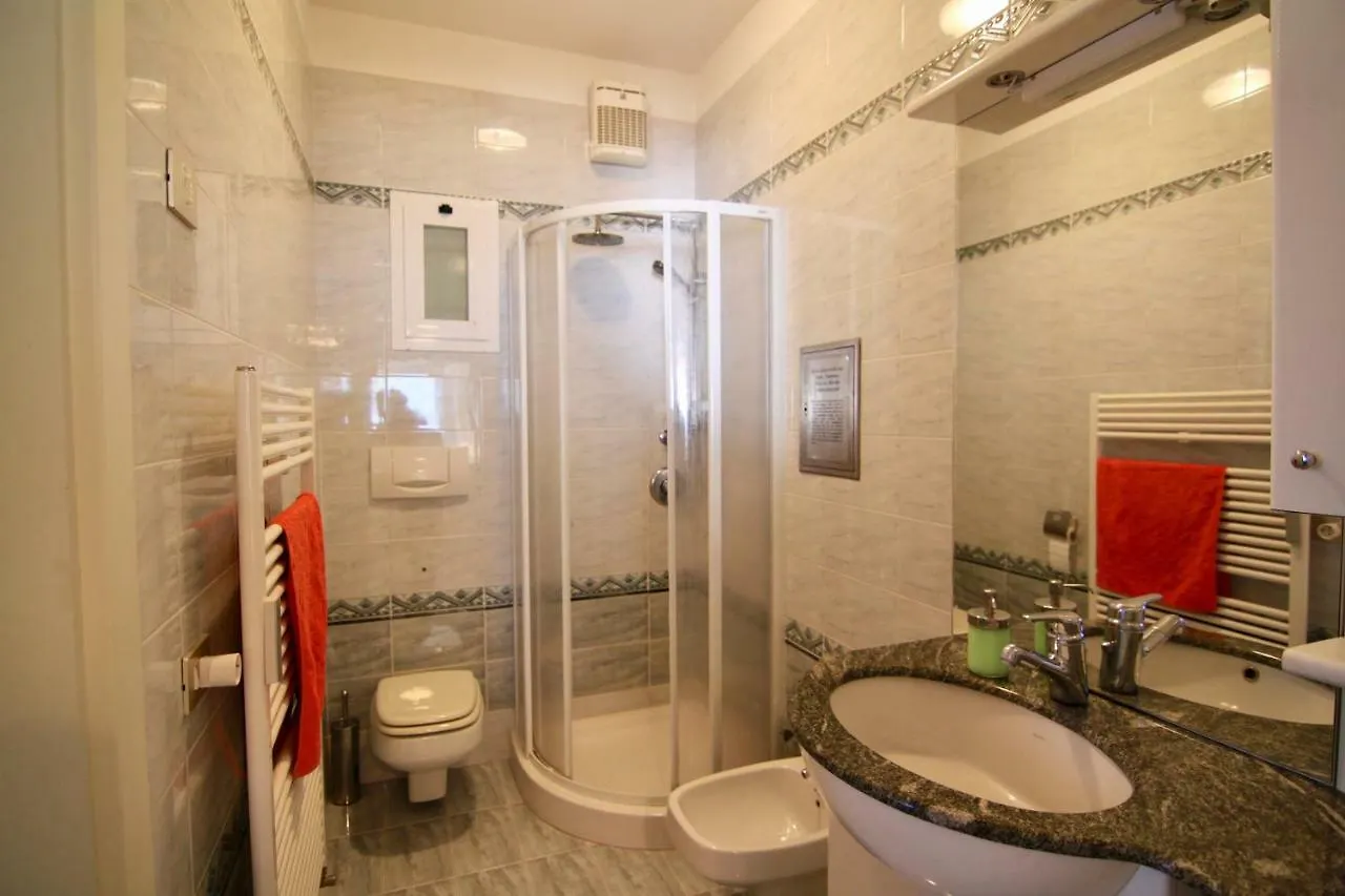 Apartment Ferienwohnung Casa Roccia Pino Lago Maggiore Italien